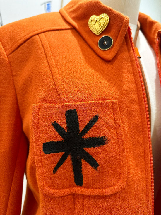 CC N°012 • La petite veste orange