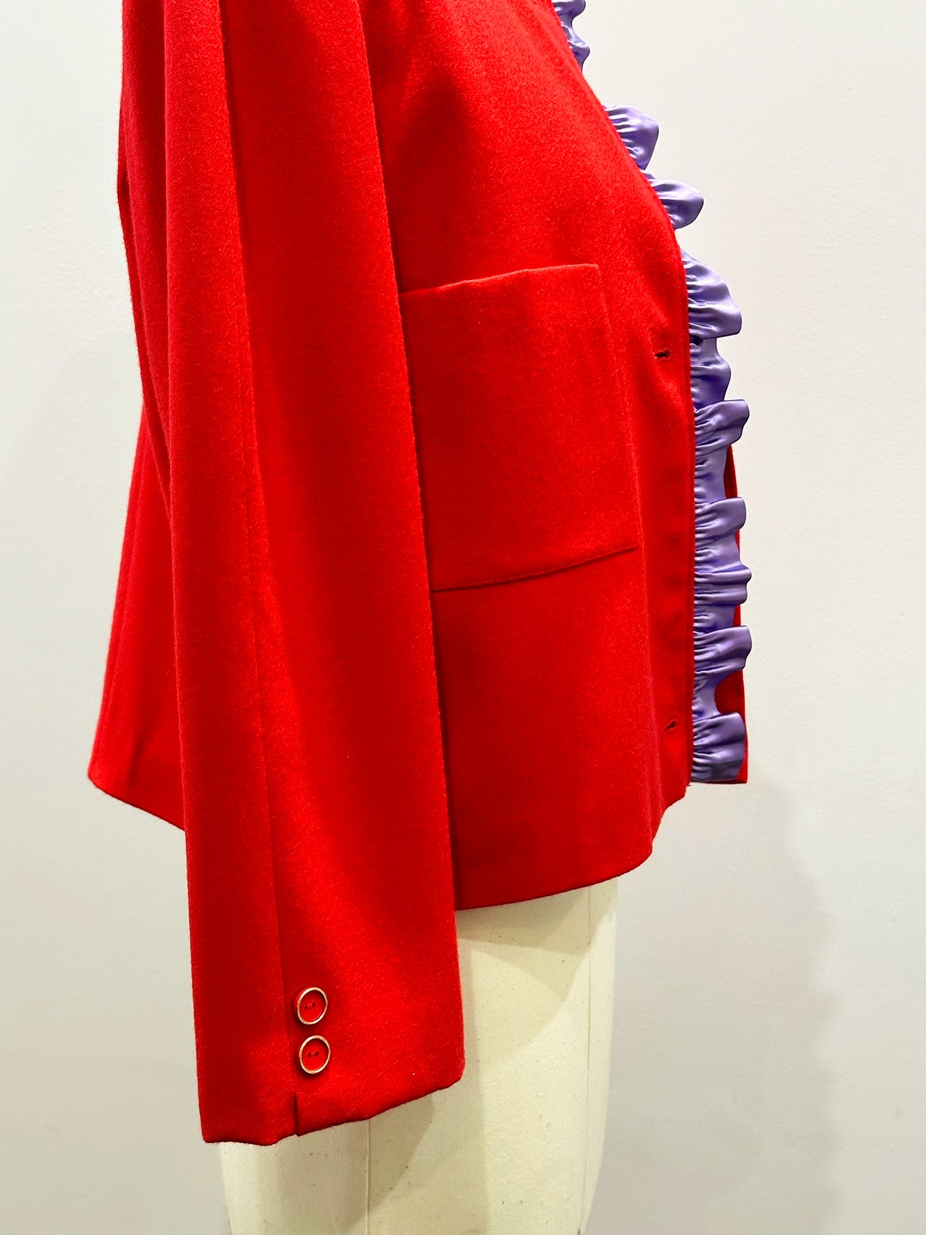 Load image into Gallery viewer, CC N°009 • La petite veste rouge
