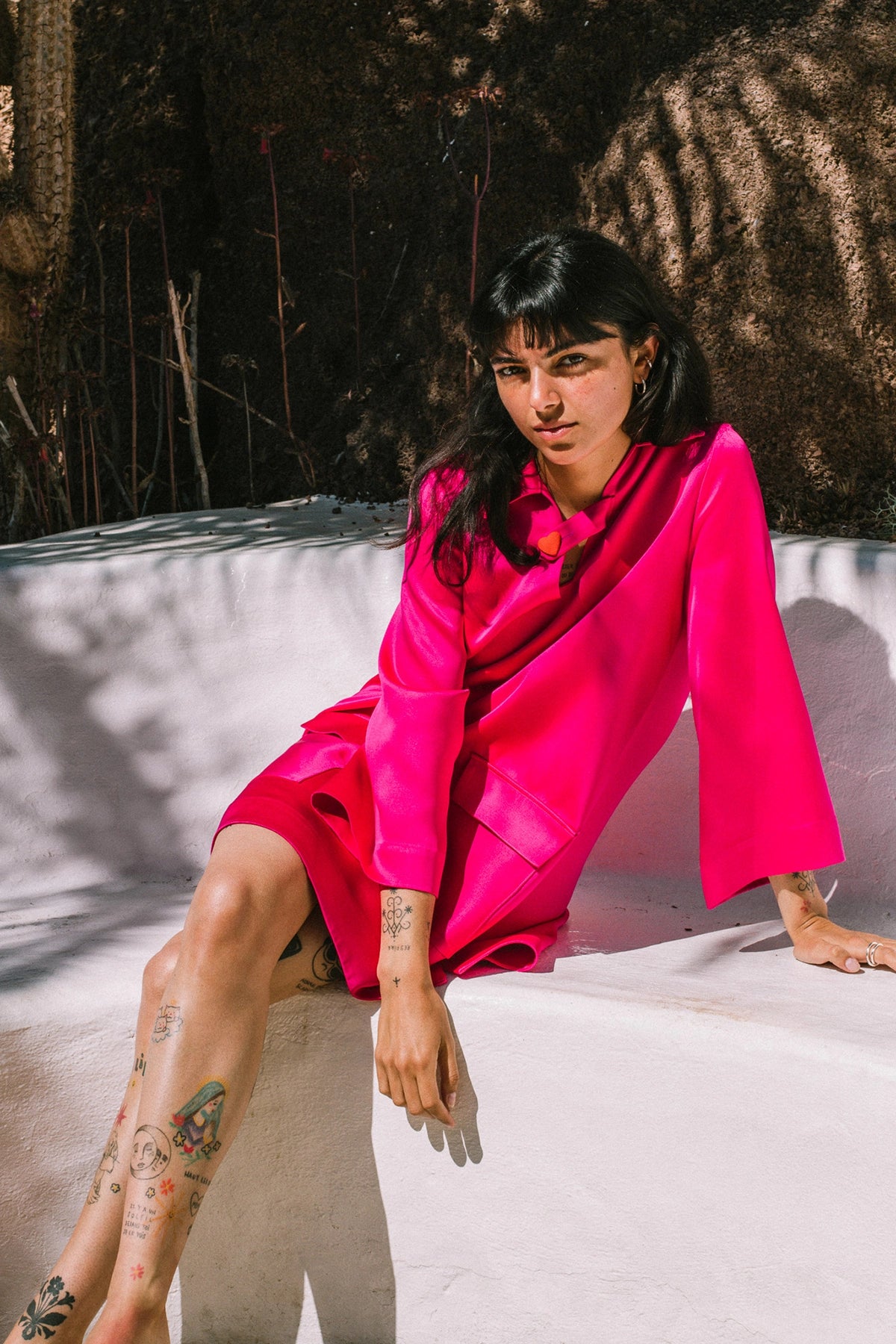Robe chemise inspiration sixties, modèle Jackie, coloris fuchsia, par la maison de robes Carlos-Carlos Paris