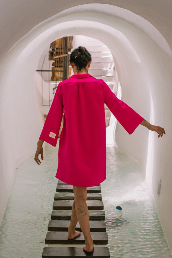 Robe chemise inspiration sixties, modèle Jackie, coloris fuchsia, par la maison de robes Carlos-Carlos Paris