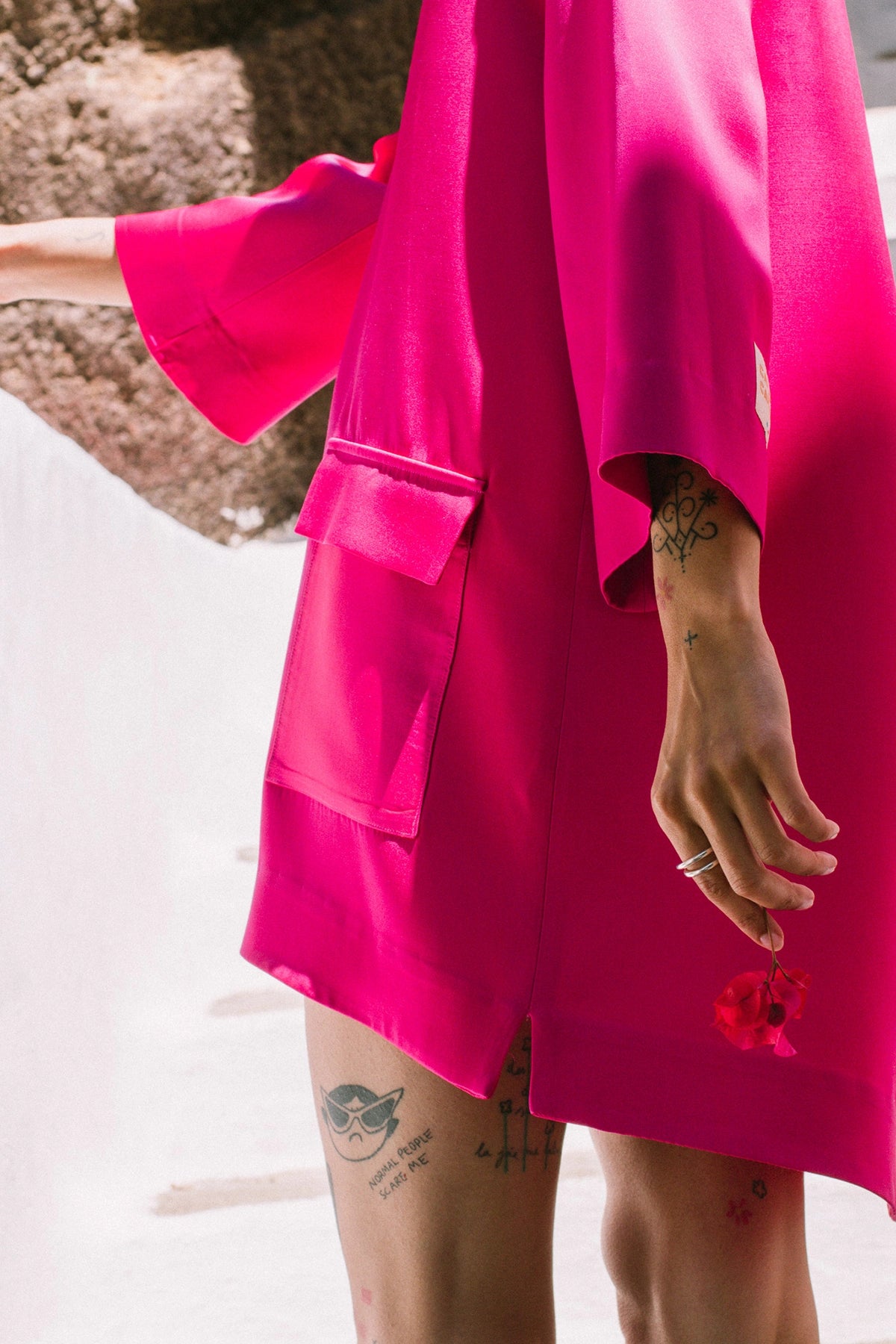 Robe chemise inspiration sixties, modèle Jackie, coloris fuchsia, par la maison de robes Carlos-Carlos Paris
